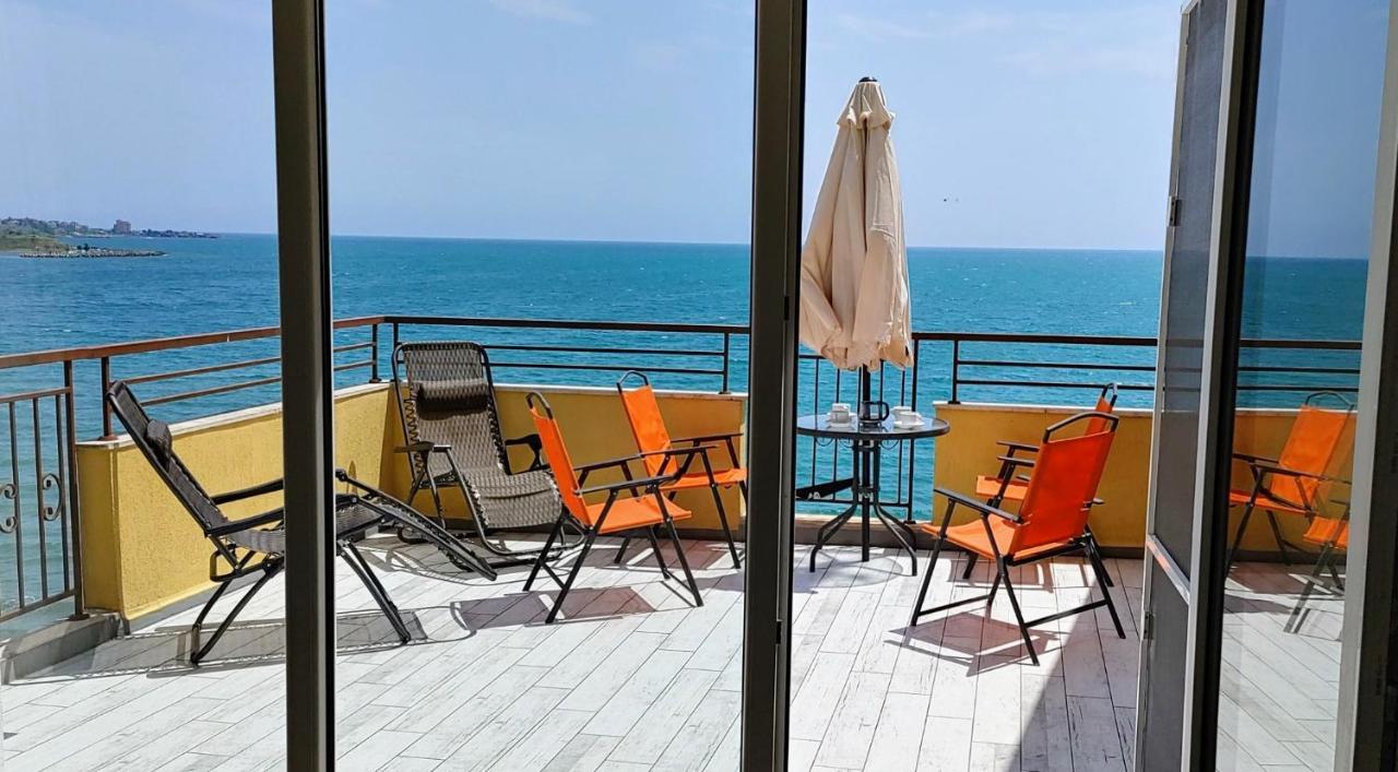 Akb Apartment Sea View Aheloy Exteriör bild