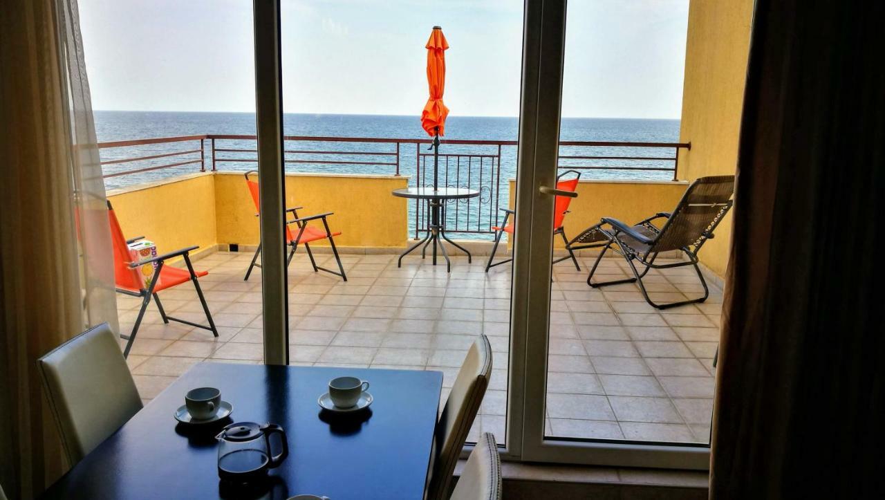 Akb Apartment Sea View Aheloy Exteriör bild