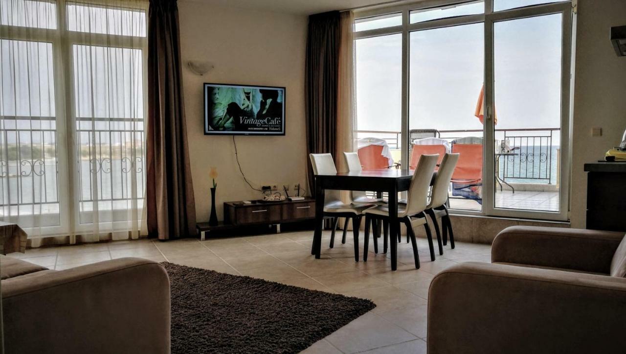 Akb Apartment Sea View Aheloy Exteriör bild