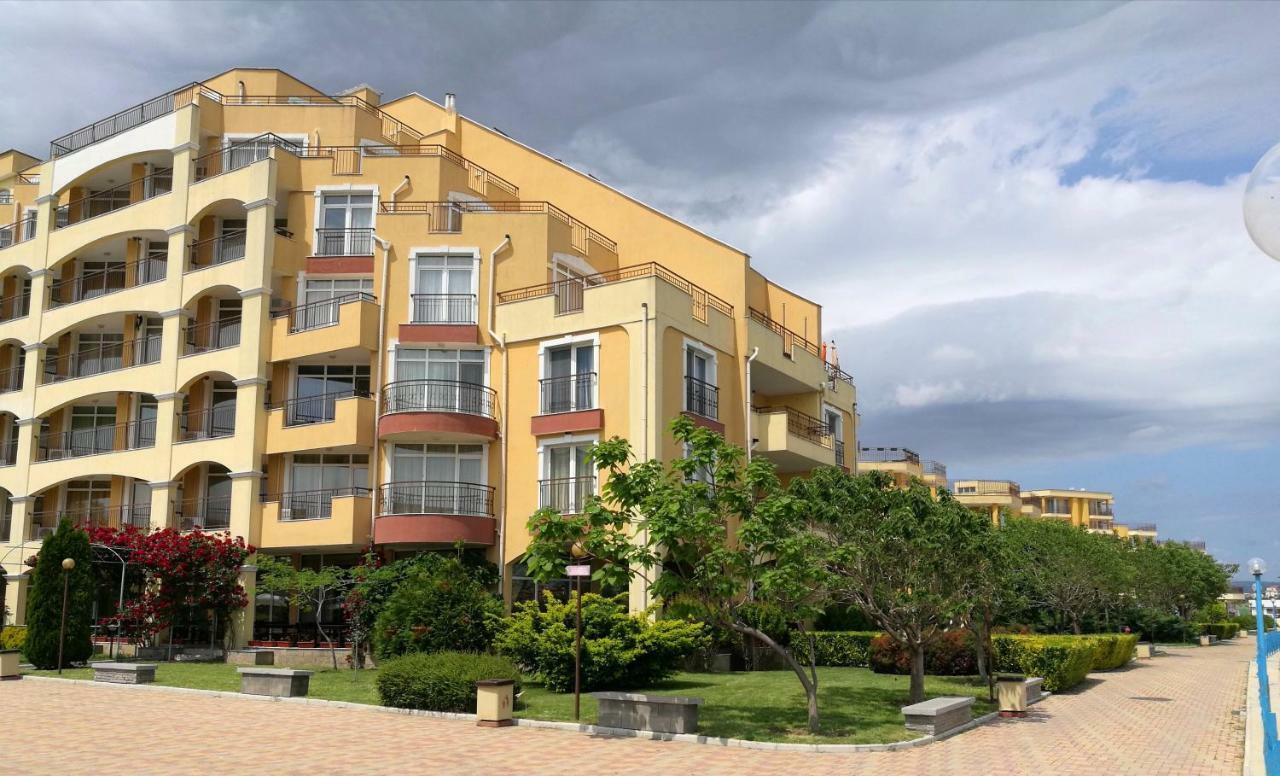 Akb Apartment Sea View Aheloy Exteriör bild